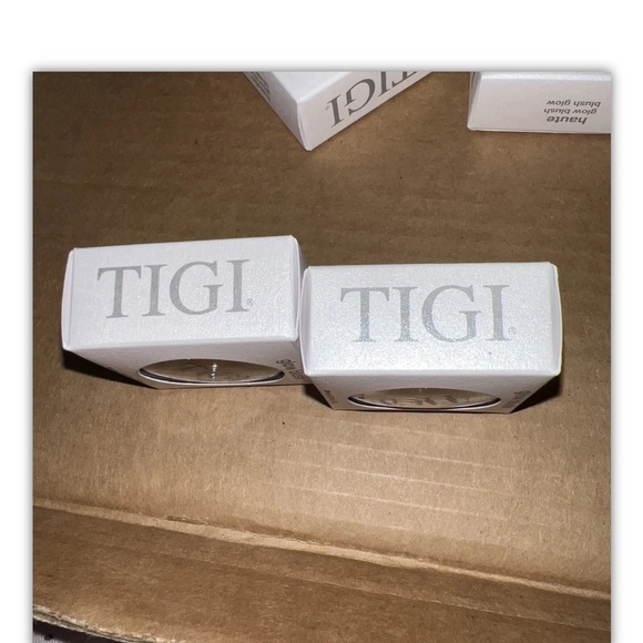 TIGI Cosmetics Glow Blush- Haute new in box - Picture 7 of 16